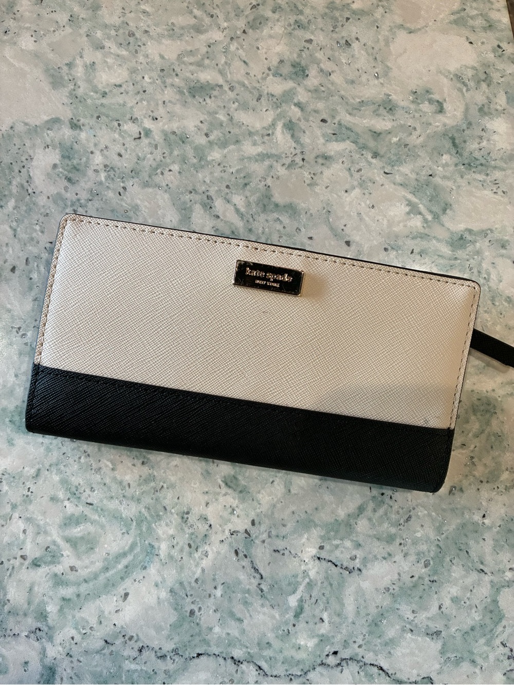 kate spade Two-Tone Cream and Black Zip Wallet